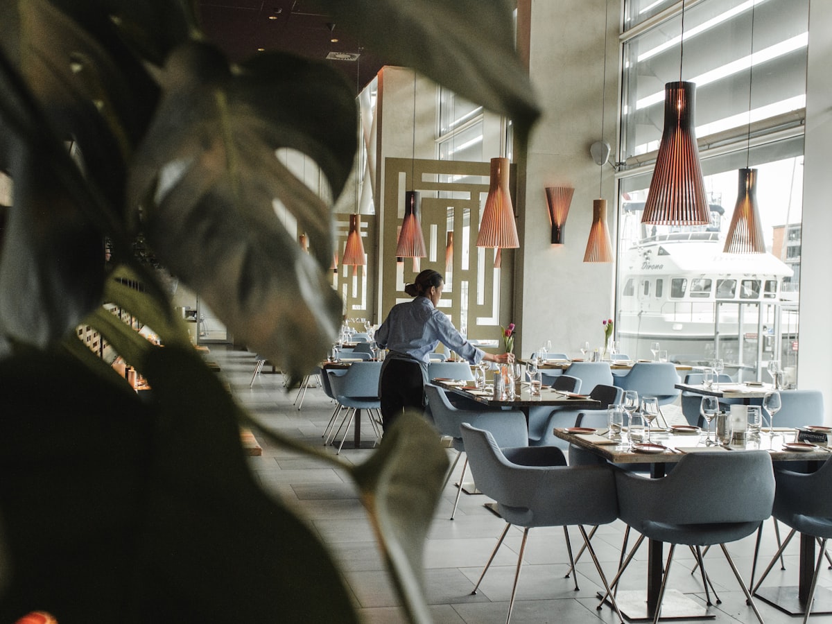 Salle du restaurant Le Clan des Gourmands à Francaltroff, ambiance feutrée et élégante